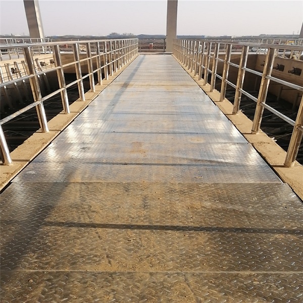 花紋板復(fù)合<a href='http://www.baiduwh.cn/ganggeban/'>鋼格板</a> 花紋板復(fù)合鋼格板