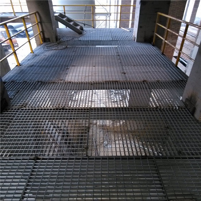 熱浸鋅鋼格板材質