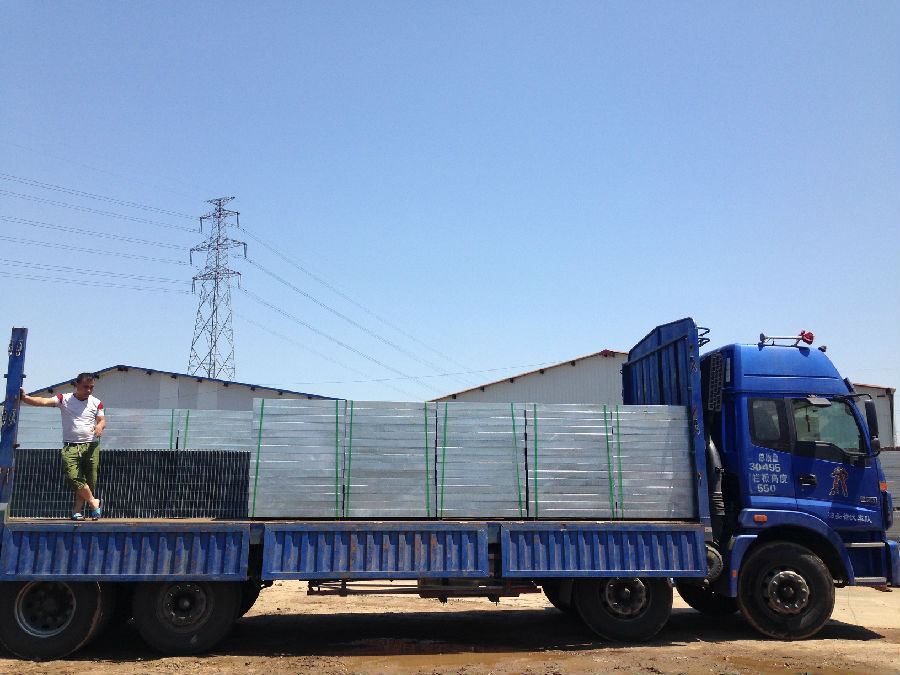 Q235熱鍍鋅鋼格柵平臺 Q235熱鍍鋅鋼格柵平臺