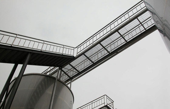 天橋平臺(tái)鍍鋅鋼格柵